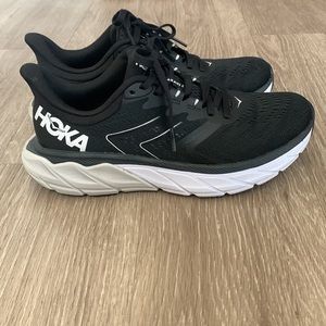 Hoka One One Arahi 5 - Black & White